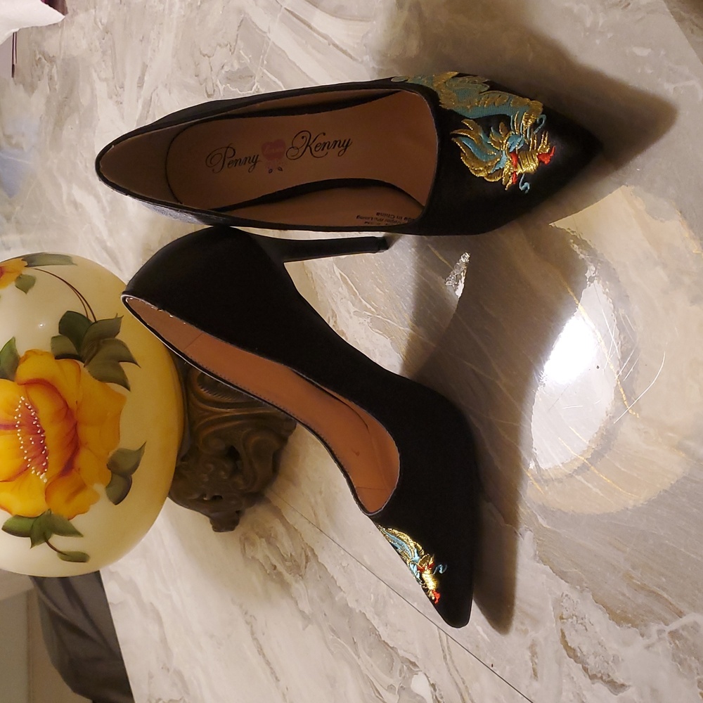 Chic‎ Black Embroidered Heels
